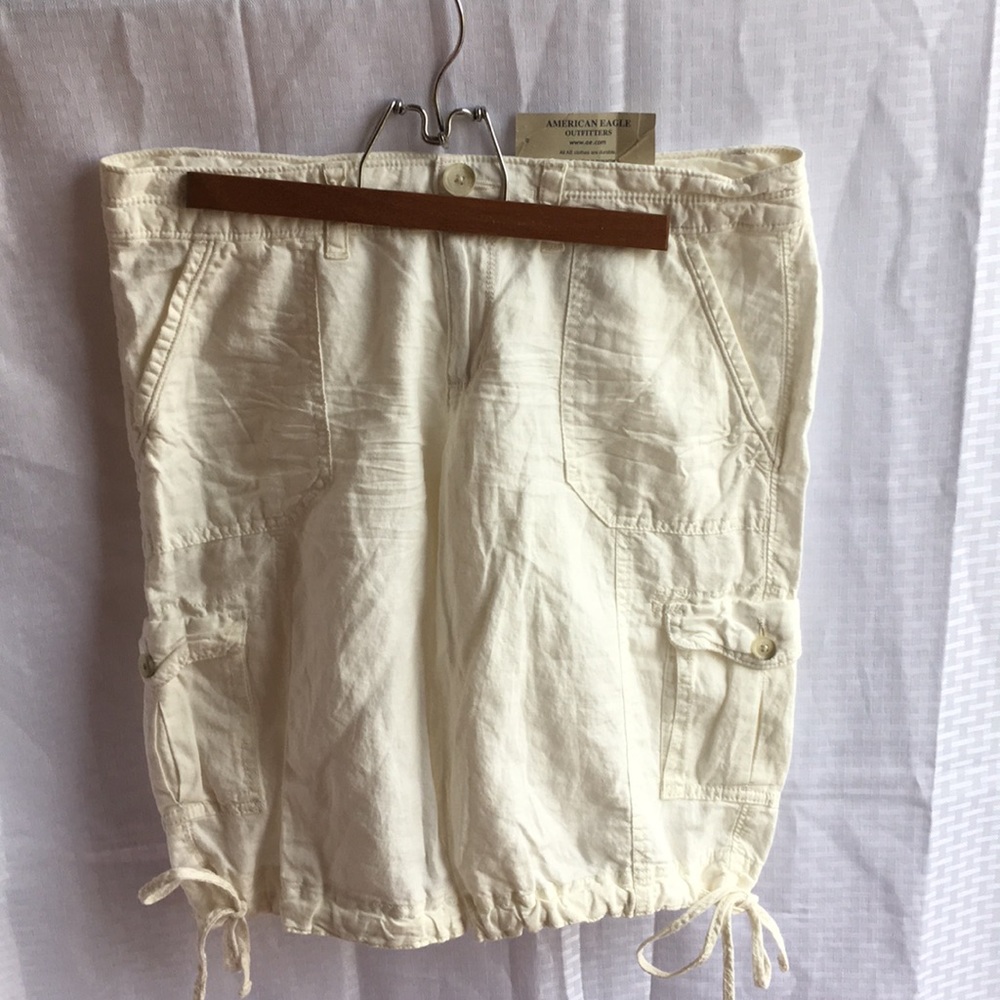 NWT American Eagle Eggshell white cargo shorts